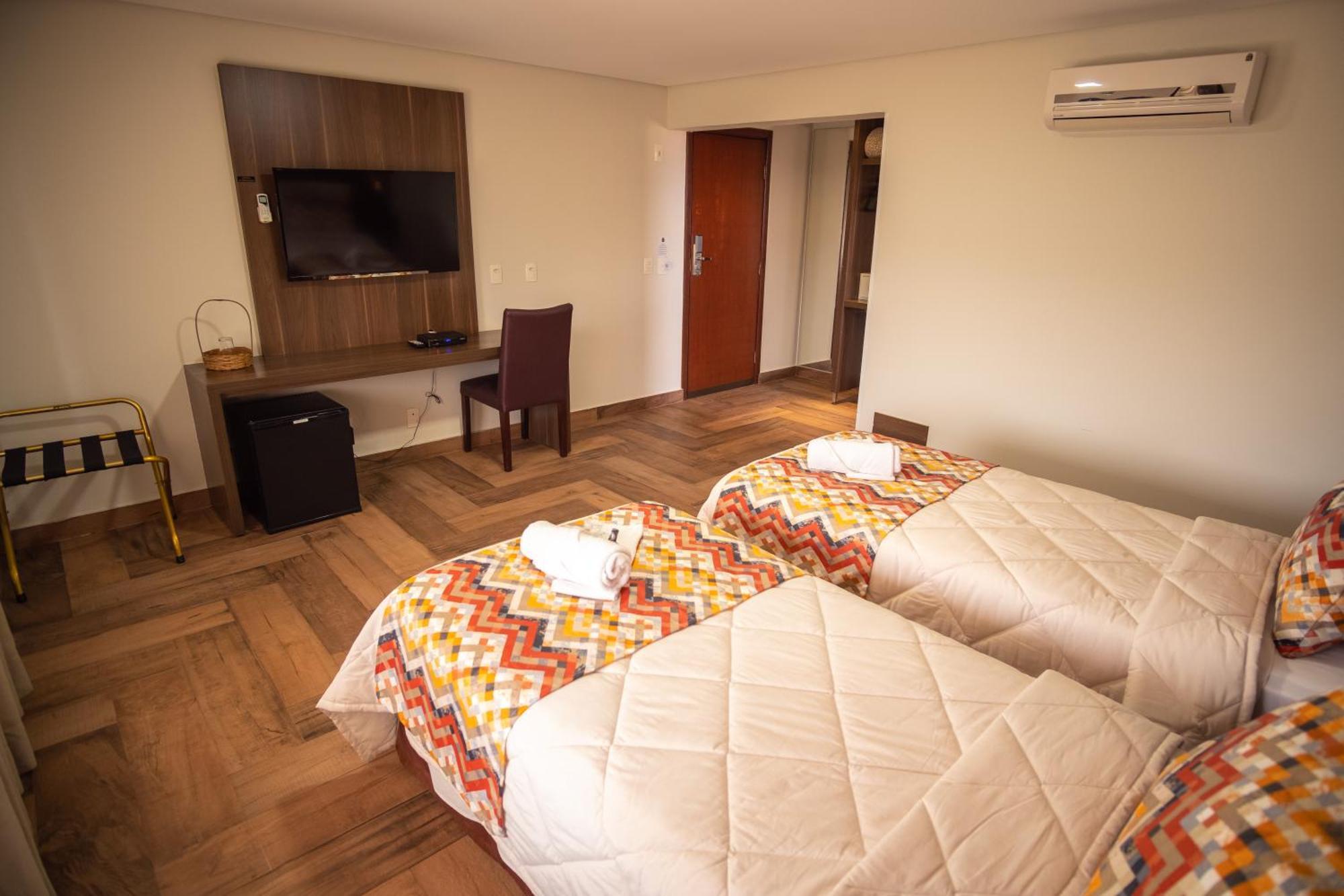 Padom Business Hotel Bragança Paulista Екстериор снимка
