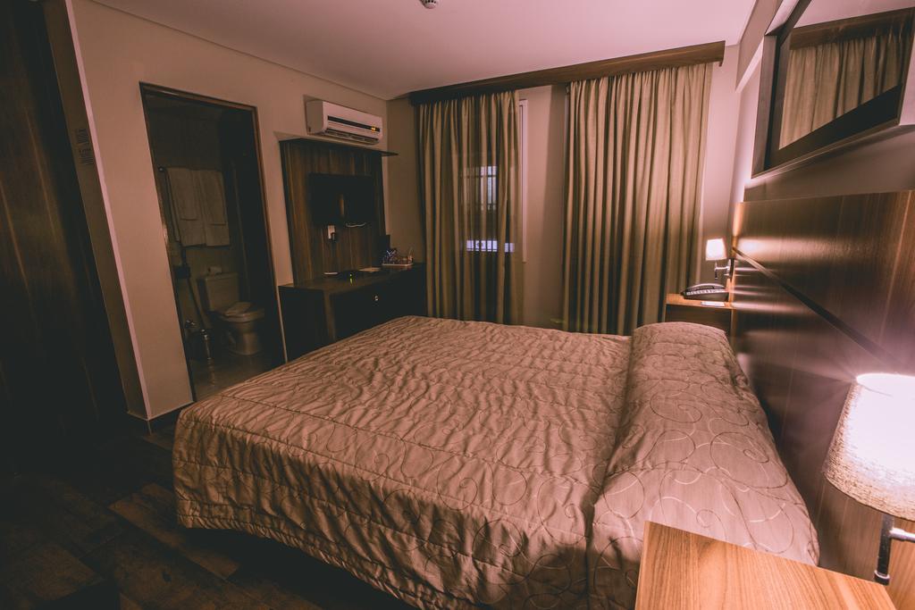 Padom Business Hotel Bragança Paulista Стая снимка