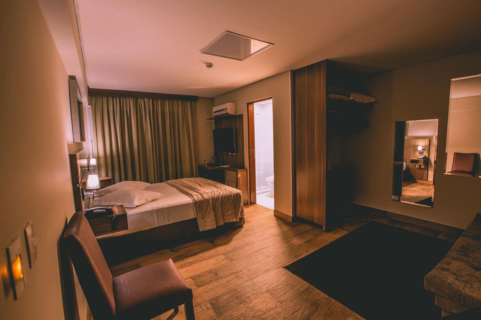 Padom Business Hotel Bragança Paulista Екстериор снимка